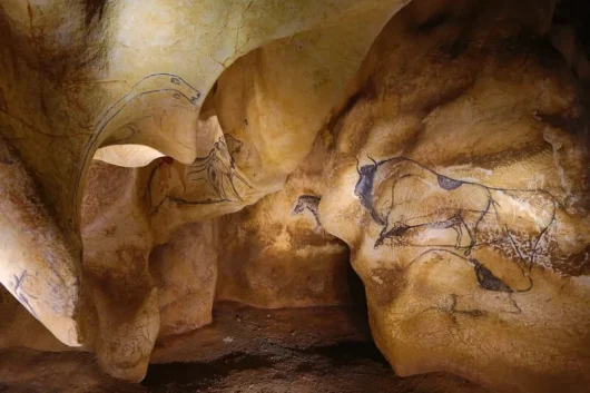 Dessins sur les murs de la Grotte Chauvet 2